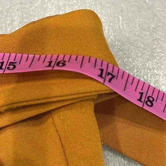 ❤️2/$30❤️[M]One5one Mustard Circle Buckle Belted Capri/Ankle Relaxed Pants - Picture 6 of 8